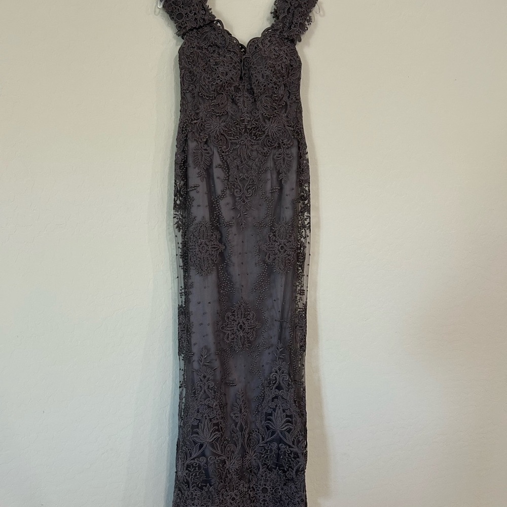 Elegant Lace Maxi Dress in Gray
